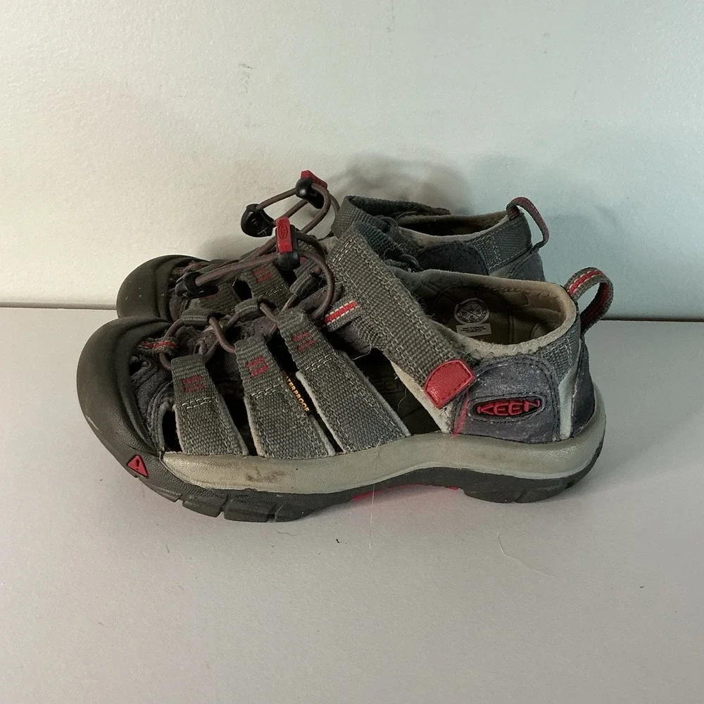 Keen Newport H2 Little Kids Size 1‎ Waterproof Sandals Grey Red Hiking Outdoors